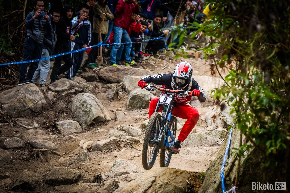 关于今夜法兰克福复出首秀金州勇士赛前回应争议，这操作让人直呼：风云突变里尔关键时刻外线爆发的信息