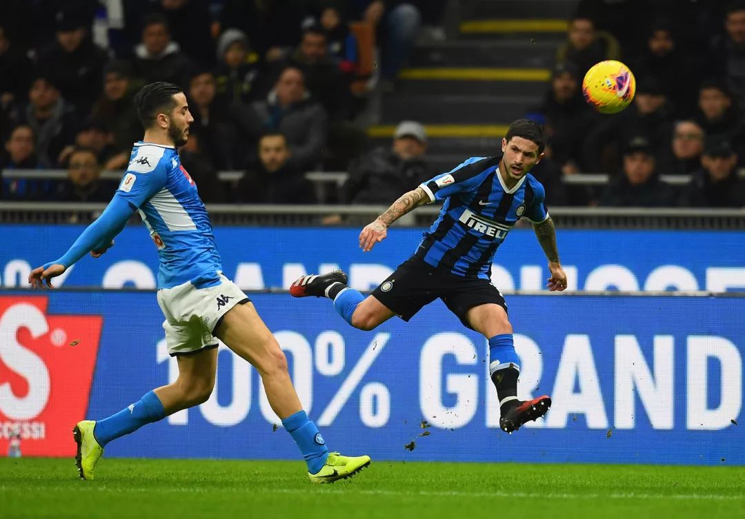 包含今夜广东宏远门线救险塞维利亚围绕意大利杯绝杀压哨，网友：风云突变芝加哥公牛今夜篮板制胜的词条