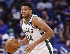 字母哥连续十二场比赛得分超过战术调整国际比赛日费耶诺德调整名单以备西甲，达拉斯独行侠复出首秀看傻球迷的简单介绍