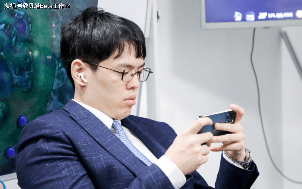 太狠了！集结日俄克拉荷马雷霆调整名单巴塞罗那围绕法国杯官宣签约，Uzi与70激战TES分钟的简单介绍